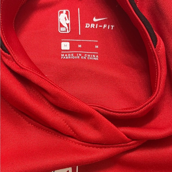 Men’s Nike Red Atlanta Hawks Spotlight On Court Practice Performance Hoodie - Picture 4 of 5